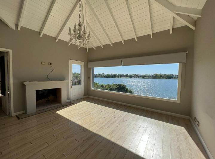 Casa · 265m² · 7 Ambientes · 6 Cocheras