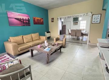 Casa · 142m² · 3 Ambientes · 2 Cocheras · Casa | 3 Ambientes | Quincho | Depto Independiente | Cochera Doble | Ituzaingó