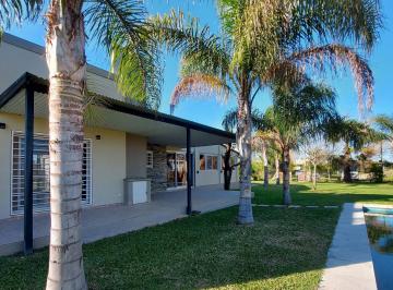 Casa · 149m² · 5 Ambientes · 2 Cocheras · Venta Casa Quinta 2 Dorm. - Villa California, San José del Rincón