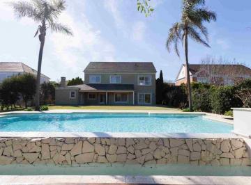 Casa · 239m² · 9 Ambientes · 3 Cocheras · Pilar Golf Oportunidad Impecable Casa.