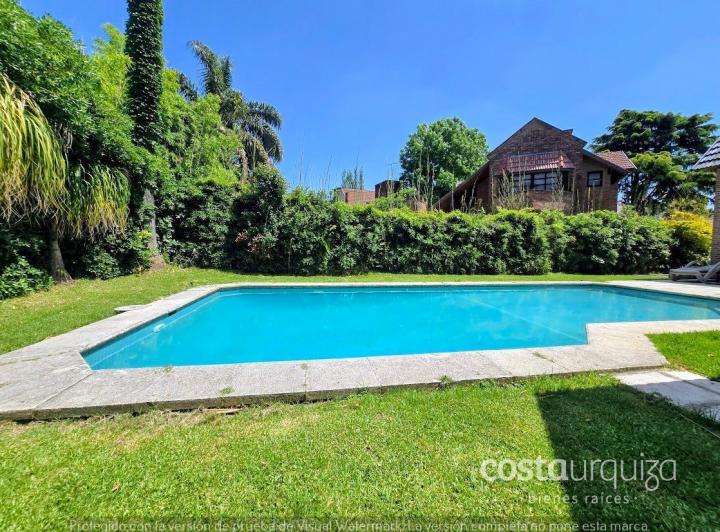 Casa · 220m² · 5 Ambientes · 3 Cocheras