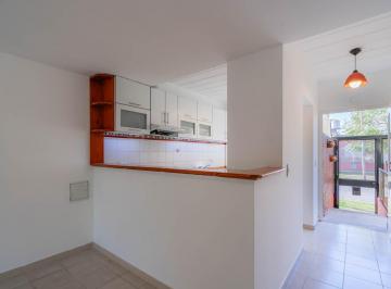 PH · 50m² · 2 Ambientes · 1 Cochera · PH en Venta de 2 Ambientes con Patio y Cochera