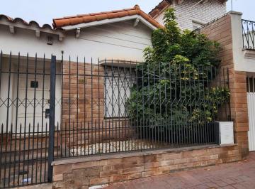 Frente · Casa 3 Dorm. en Venta con Patio