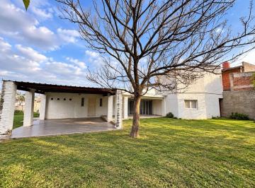 Casa · 207m² · 5 Ambientes · 2 Cocheras · Casa - San Ignacio
