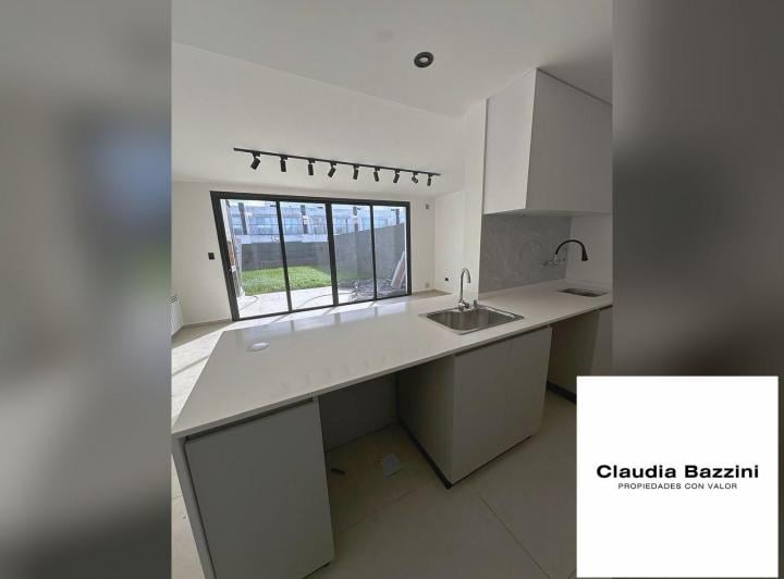 Casa · 150m² · 4 Ambientes · 2 Cocheras