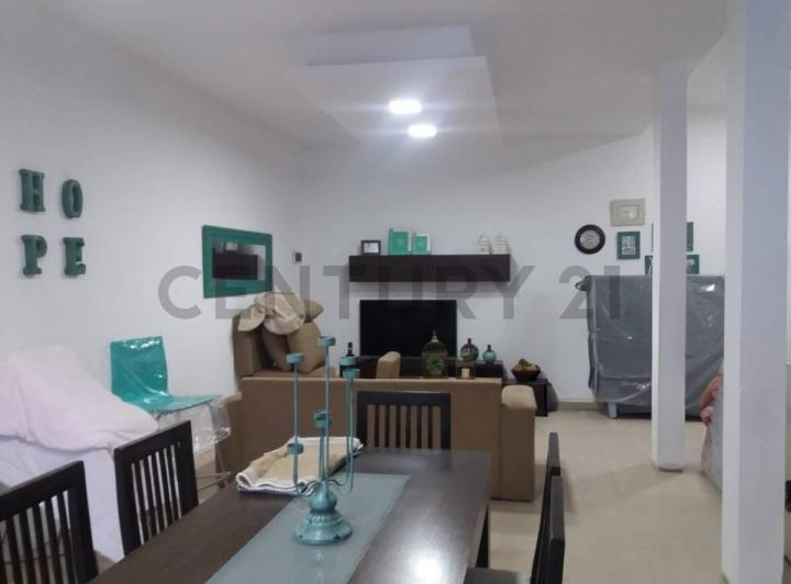 Casa · 311m² · 2 Ambientes · 1 Cochera
