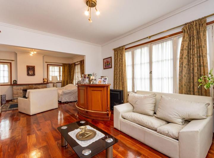 Casa · 234m² · 5 Ambientes · 3 Cocheras