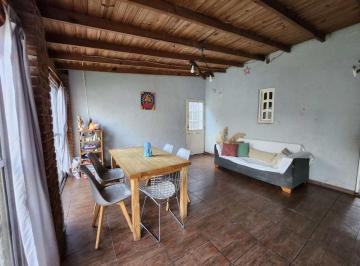 Casa · 174m² · 3 Ambientes · 1 Cochera · Venta Cuatro Ambientes con Cochera Galpon Jardin