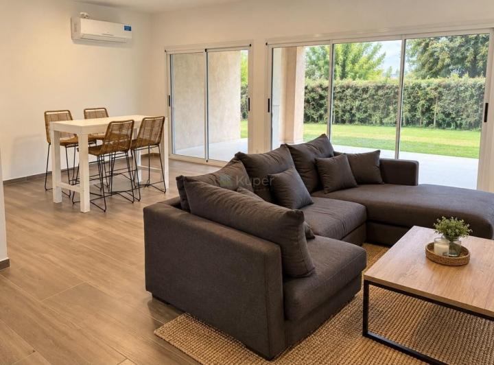 Casa · 321m² · 4 Ambientes · 2 Cocheras