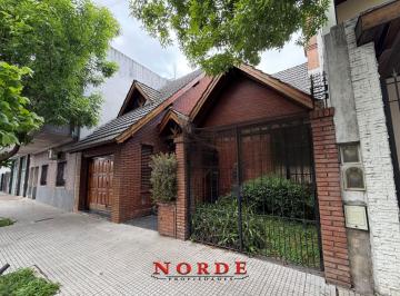 Casa · 251m² · 6 Ambientes · 1 Cochera · Venta • Liniers • Casa • Seis Ambientes • Quincho