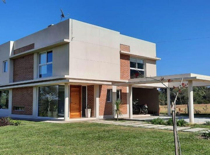 Casa · 294m² · 5 Ambientes · 1 Cochera