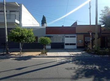 Casa · 150m² · 3 Ambientes · 2 Cocheras · Venta de Casa 3 Ambientes Tablada