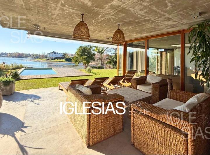 Casa · 252m² · 4 Ambientes · 2 Cocheras