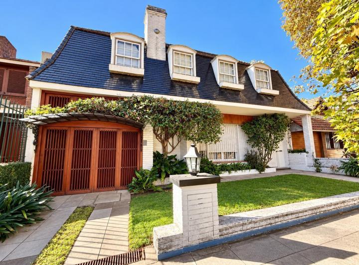Casa · 312m² · 3 Dormitorios · 2 Cocheras