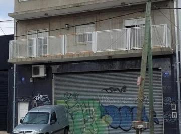 Local comercial · 280m² · 3 Ambientes · 2 Cocheras · Venta Local + 2 Deptos de 3 Amb. Villa Luzuriaga.