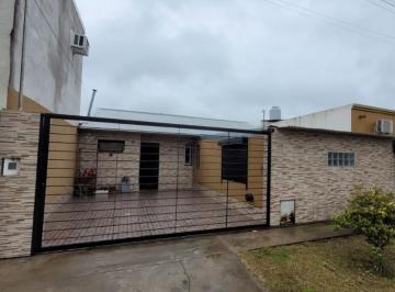 Casa · 100m² · 3 Ambientes · 1 Cochera · Venta Casa de 2 Dorm. en Perez
