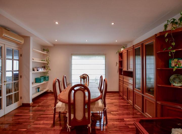 Casa · 350m² · 8 Ambientes · 2 Cocheras