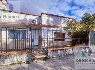 Casa · 106m² · 3 Ambientes · 1 Cochera · Casa Amplia y Luminosa en Quilmes
