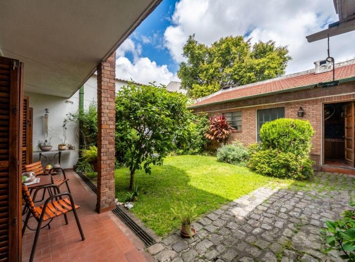 Casa · 367m² · 5 Ambientes · 2 Cocheras