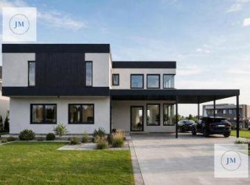 Casa · 340m² · 6 Ambientes · Venta de Casa en Barrio Privado Terralagos Canning