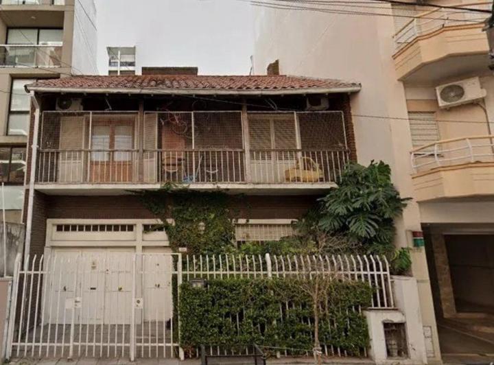 Casa · 250m² · 6 Ambientes · 1 Cochera