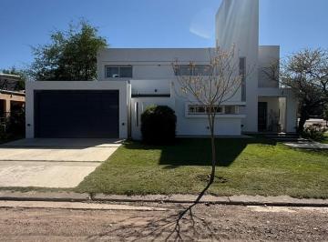Casa de 4 ambientes, Río Ceballos · Casa en Venta Bela Vista Rio Ceballos