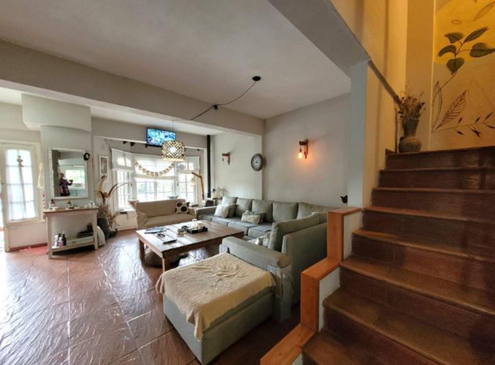 Casa · 160m² · 5 Ambientes · 2 Cocheras