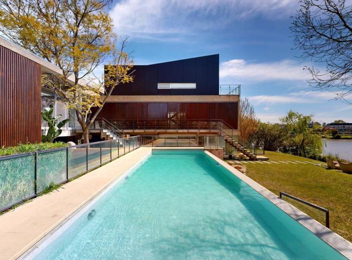 Casa · 440m² · 5 Ambientes · 2 Cocheras