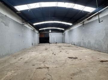 Bodega-Galpón · 300m² · Galpon en Alquiler. Villa Tesei. 300 m