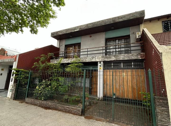 Casa · 292m² · 6 Ambientes · 1 Cochera