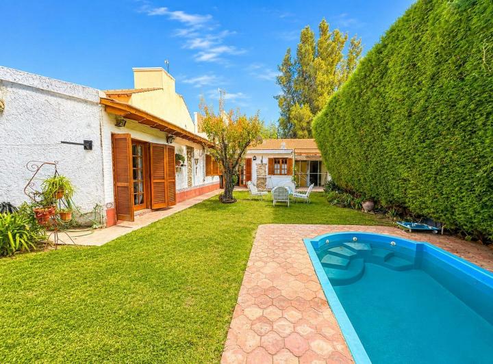 Casa · 156m² · 6 Ambientes · 1 Cochera