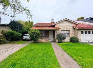 Casa · 153m² · 4 Ambientes · 2 Cocheras · Venta Casa 4 Amb Reciclada Jardin Garage Caisamar