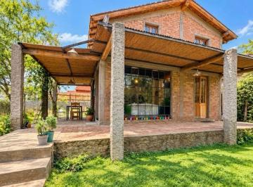 Casa de 4 ambientes, El Challao · Venta Casa en El Challao Barrio Cerro de La Capilla
