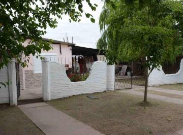 Casa · 150m² · 2 Ambientes · 1 Cochera · Casa 4 Dorm. Entrada Para Vehículo y Patio