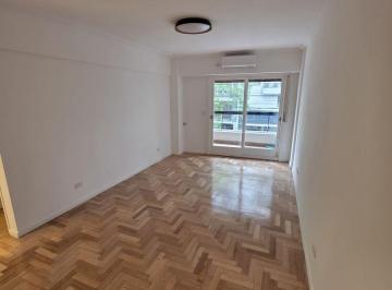 Departamento de 3 ambientes, Villa Urquiza · Departamento de 3 Ambientes Al Frente, Reciclado a Nuevo y Muy Luminoso.