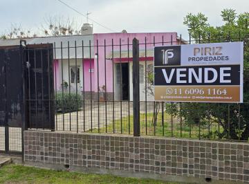 Casa · 106m² · 4 Ambientes · 4 Cocheras · Casa de Cuatro Ambientes en Lujan