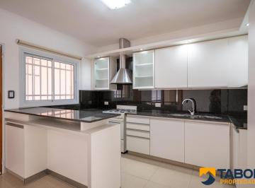 Casa · 255m² · 5 Ambientes · 2 Cocheras · Venta Casa 3 Hab | 3 Baños | Dependencia | Patio | Cochera | Colinas del Cerro