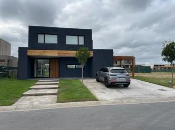Casa · 249m² · 5 Ambientes · 2 Cocheras · Casa en Alquiler en Carpinchos, Nordelta, Tigre