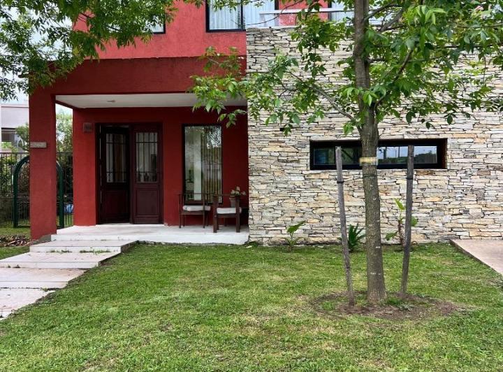 Casa · 198m² · 5 Ambientes · 3 Cocheras