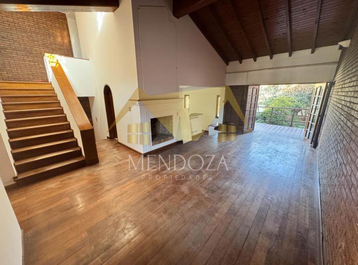 Casa · 293m² · 4 Dormitorios · 2 Cocheras
