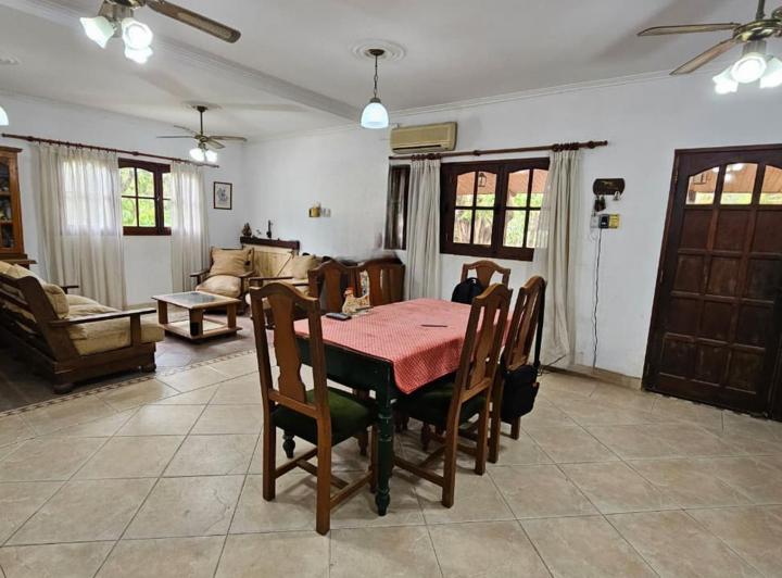 Casa · 285m² · 6 Ambientes · 3 Cocheras
