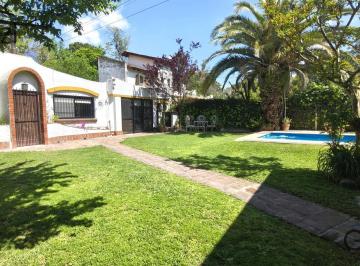 Casa · 122m² · 4 Ambientes · 6 Cocheras · Casaquinta a La Venta de 4 Ambientes. Amplio Jardin y Piscina. en Ingeniero Maschwitz Apto Credito.