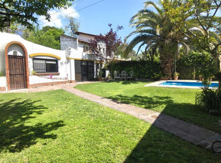 Casa · 122m² · 4 Ambientes · 6 Cocheras