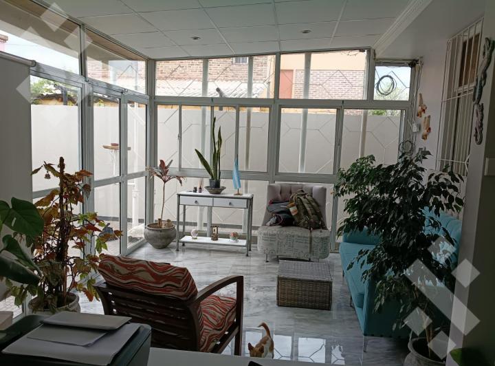 Casa · 160m² · 4 Ambientes · 3 Cocheras