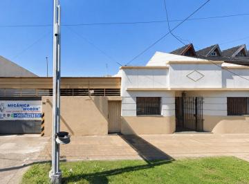 Casa · 220m² · 6 Ambientes · Casa + Galpon en Moron Zona Comercial