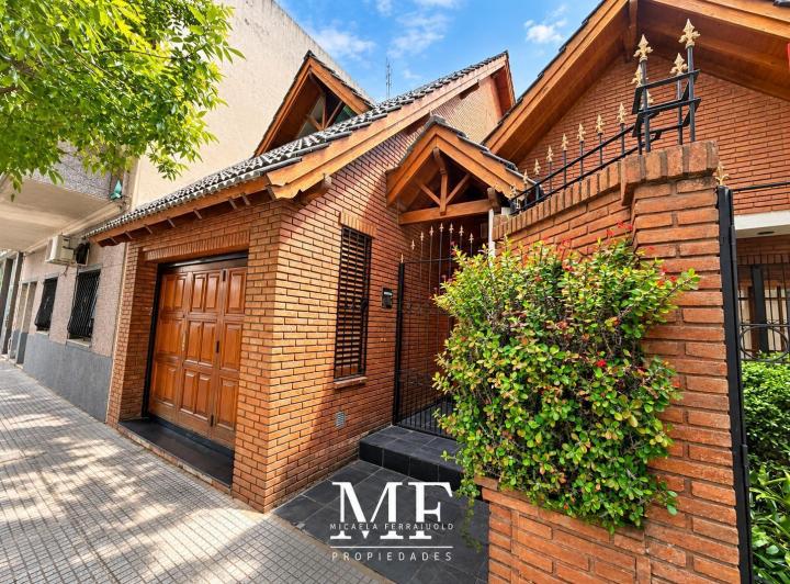 Casa · 261m² · 5 Ambientes · 1 Cochera