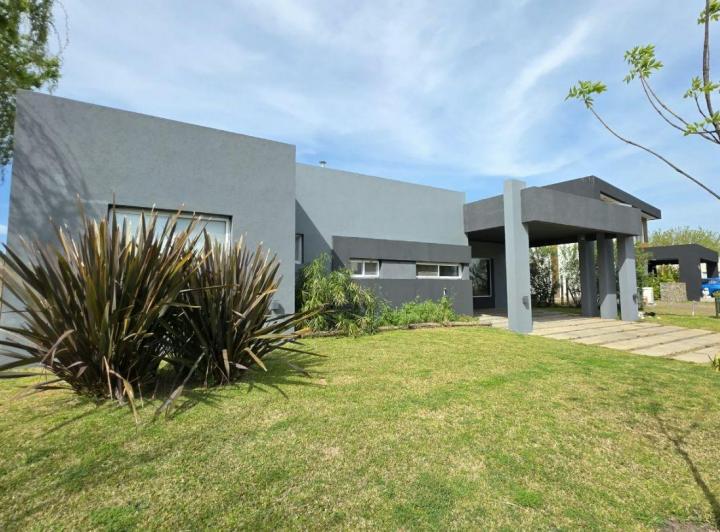 Casa · 175m² · 4 Ambientes · 2 Cocheras
