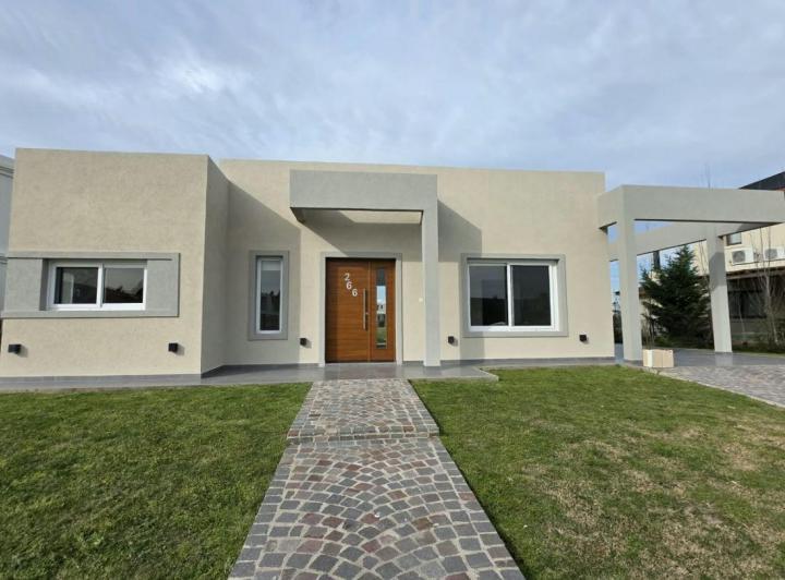 Casa · 190m² · 4 Ambientes · 2 Cocheras