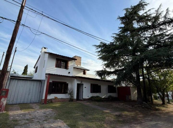 Casa · 227m² · 15 Ambientes · 3 Cocheras