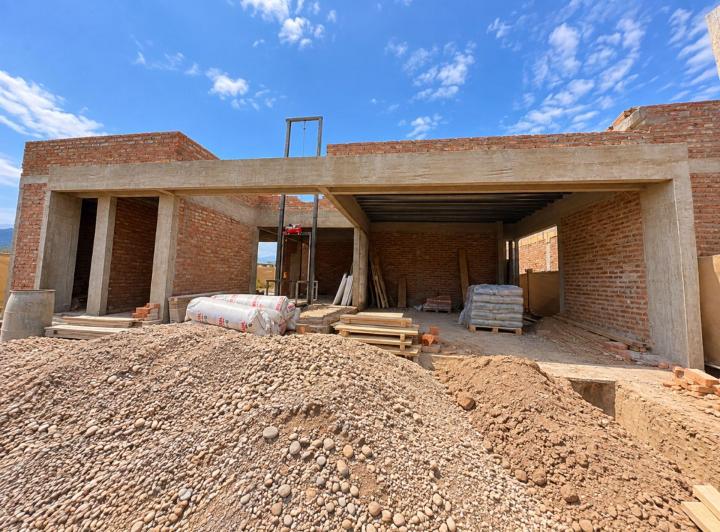 Casa · 229m² · 6 Ambientes · 2 Cocheras